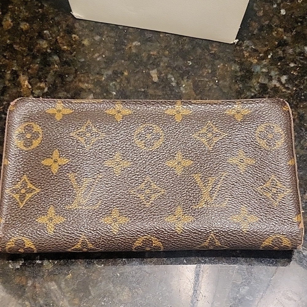 Louis Vuitton Brown and Gold Monogram Clutch - Picture 3 of 11
